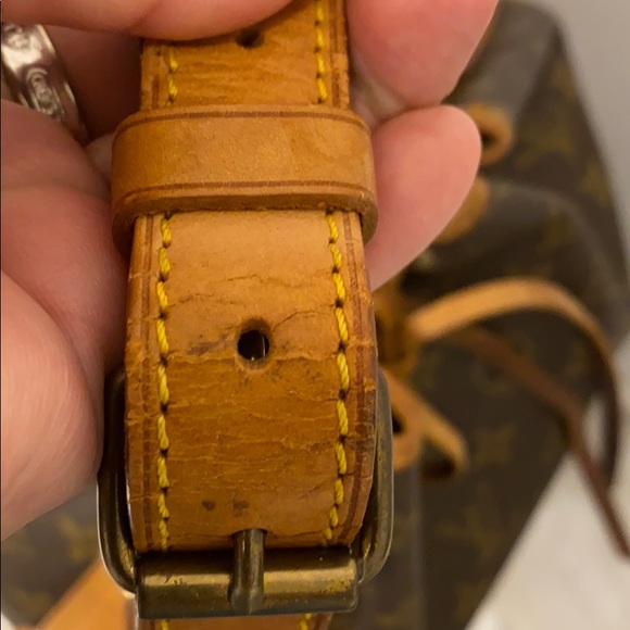 🌟SOLD🌟 Louis Vuitton Bucket GM - Picture 7 of 16